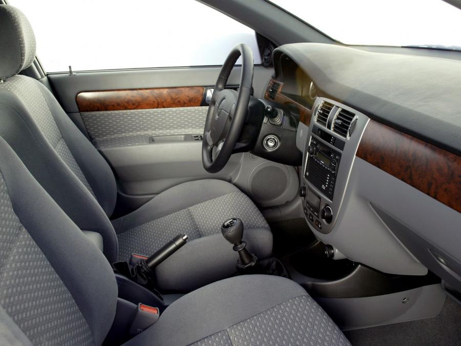Интерьер Chevrolet Nubira Sedan 2004 года  (фото 23 из 25)
